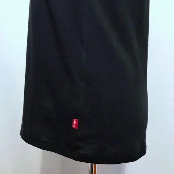 Levi's NWOT Black Graphic Tee for Women Size S - Picture 5 of 8